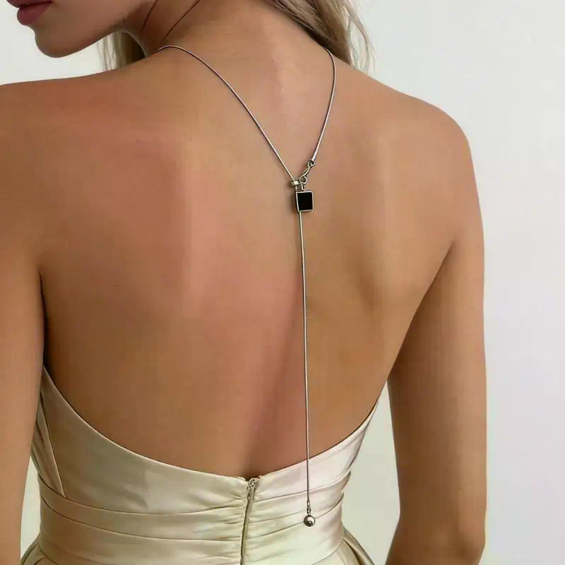 Body Jewelry For Backless Dress - Błyszczący perłowy łańcuszek na plecy dla